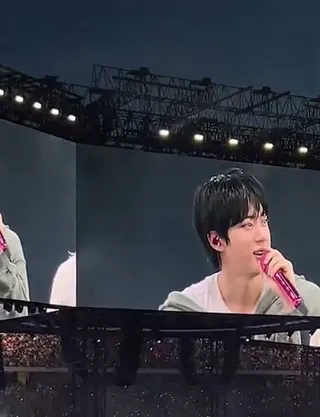 Jin BTS Tampil Mempesona di Brussel